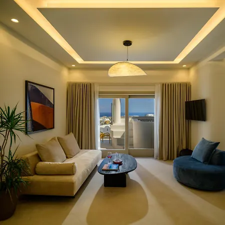 לינה וארוחת בוקר Eteo Santorini Luxury 4*