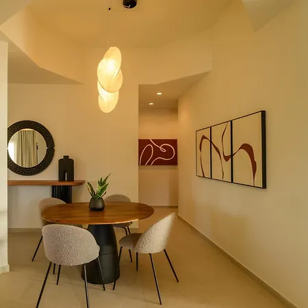 לינה וארוחת בוקר Eteo Santorini Luxury 4*