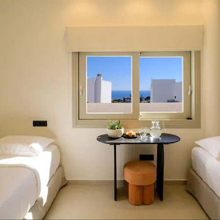 Eteo Santorini Luxury לינה וארוחת בוקר קרטראדוס