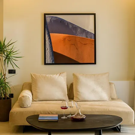 לינה וארוחת בוקר Eteo Santorini Luxury 4*