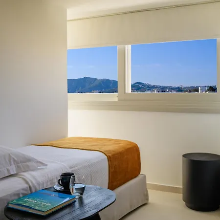 לינה וארוחת בוקר Eteo Santorini Luxury 4*