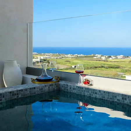 לינה וארוחת בוקר Eteo Santorini Luxury 4*