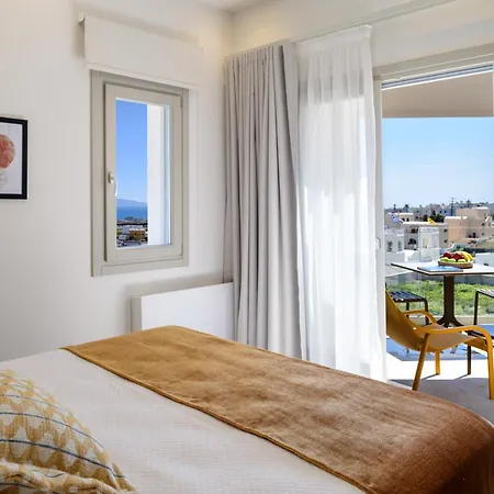 לינה וארוחת בוקר Eteo Santorini Luxury 4*