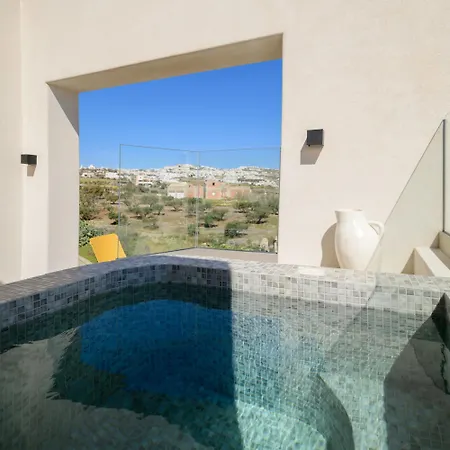 לינה וארוחת בוקר Eteo Santorini Luxury 4*